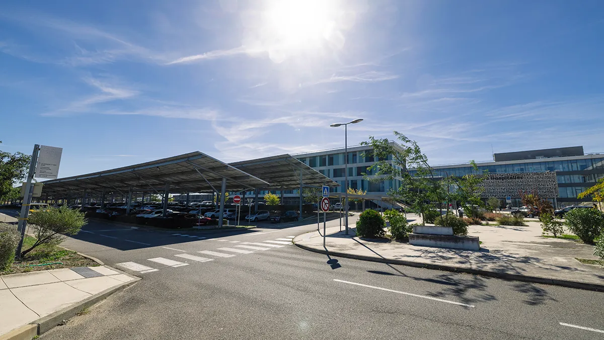 Les ombrières du Centre Hospitalier de Carcassonne