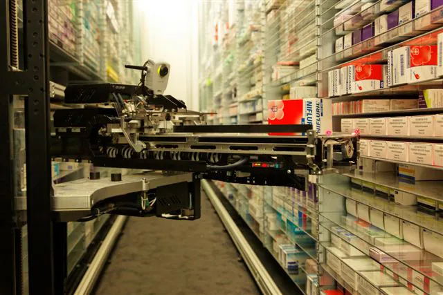 Robot de stockage automatisé des médicaments en pharmacie hospitalière.
